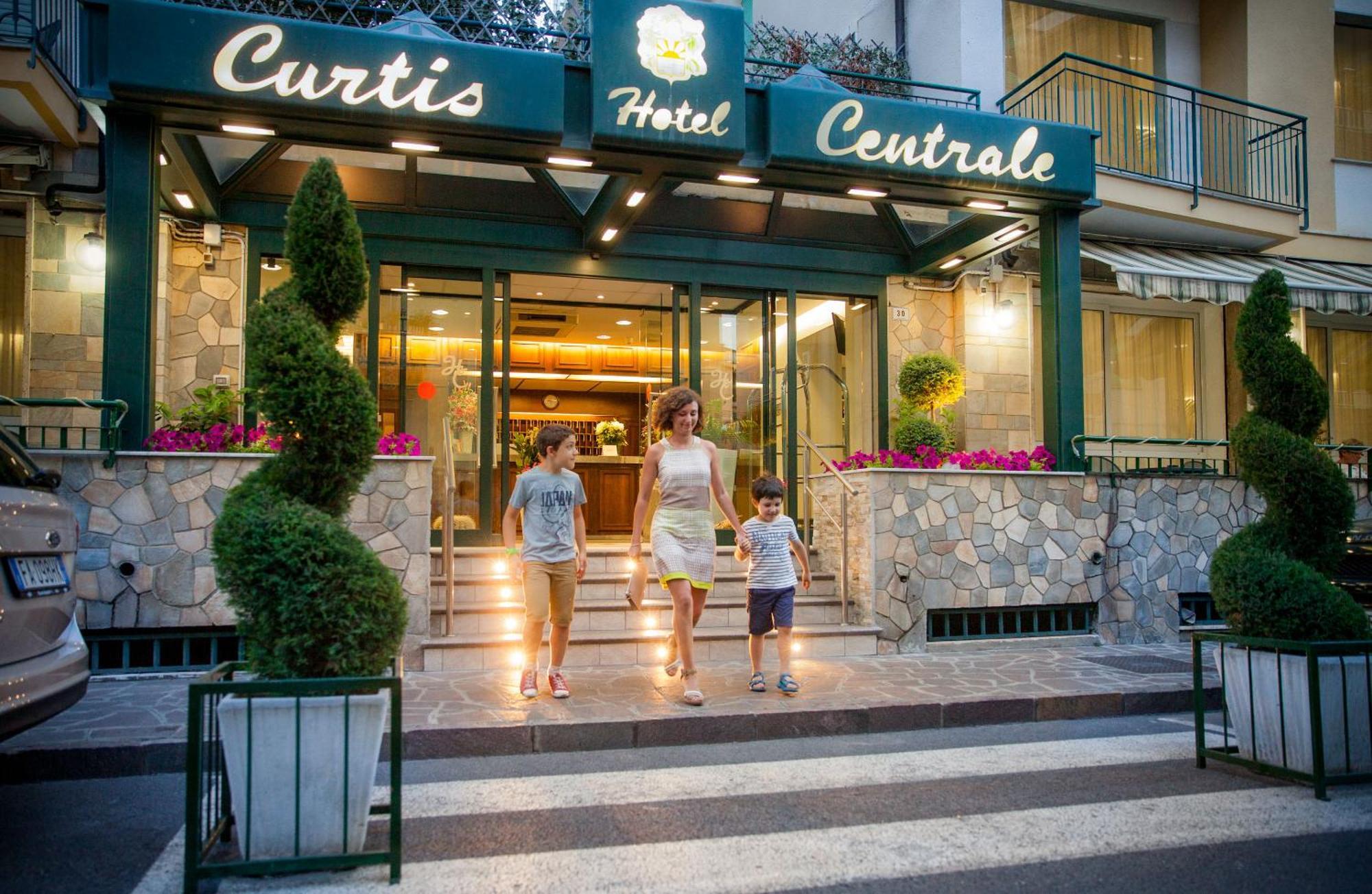 Hotel Centrale Curtis Alassio Exterior foto
