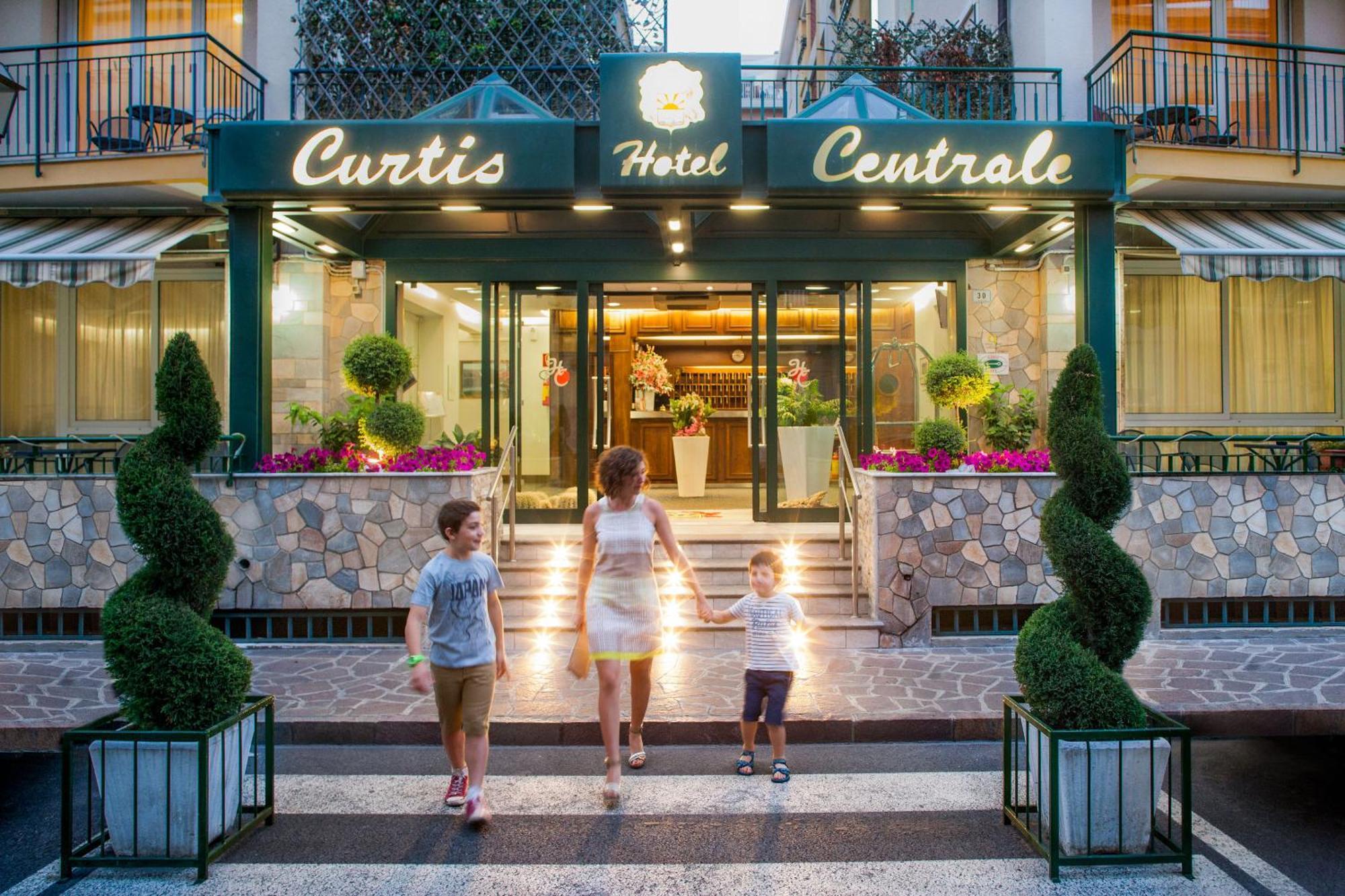 Hotel Centrale Curtis Alassio Exterior foto