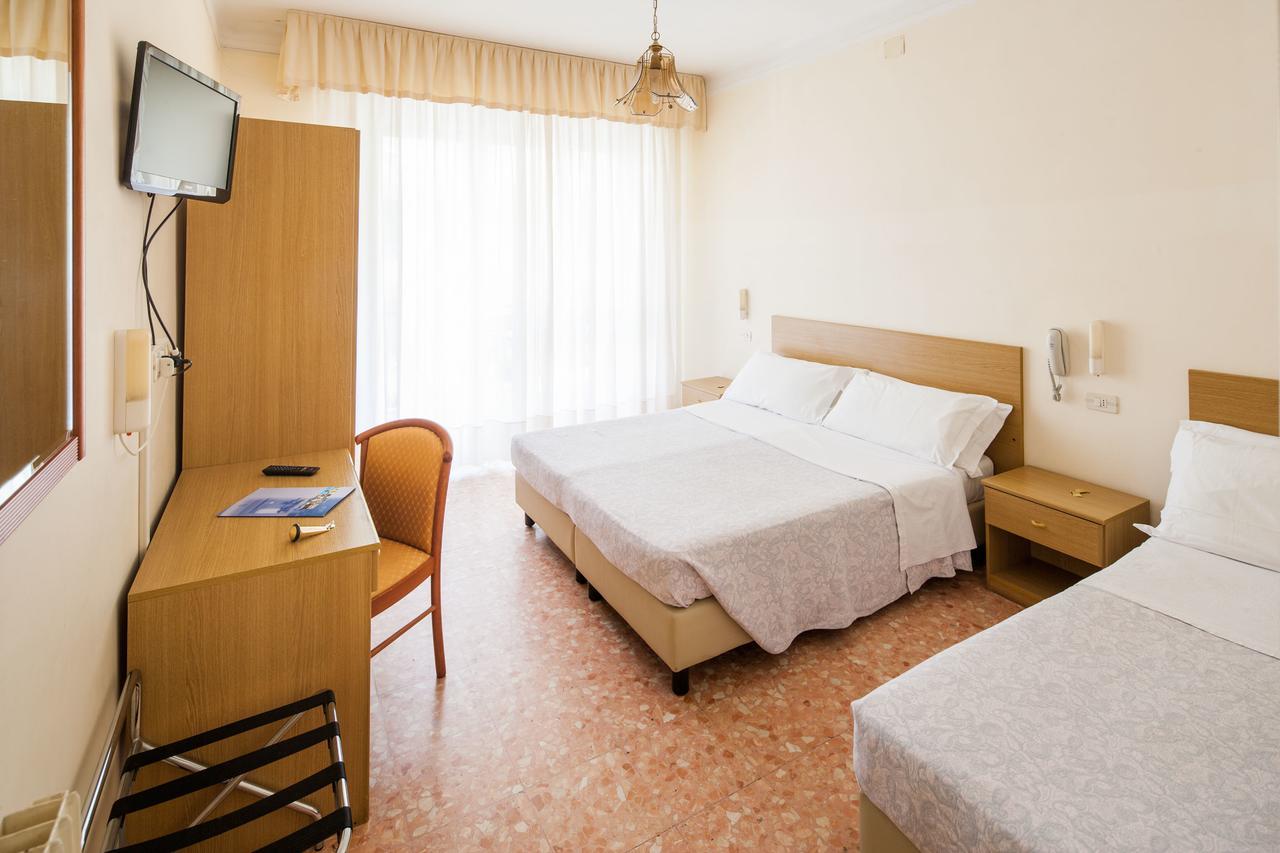 Hotel Centrale Curtis Alassio Cameră foto